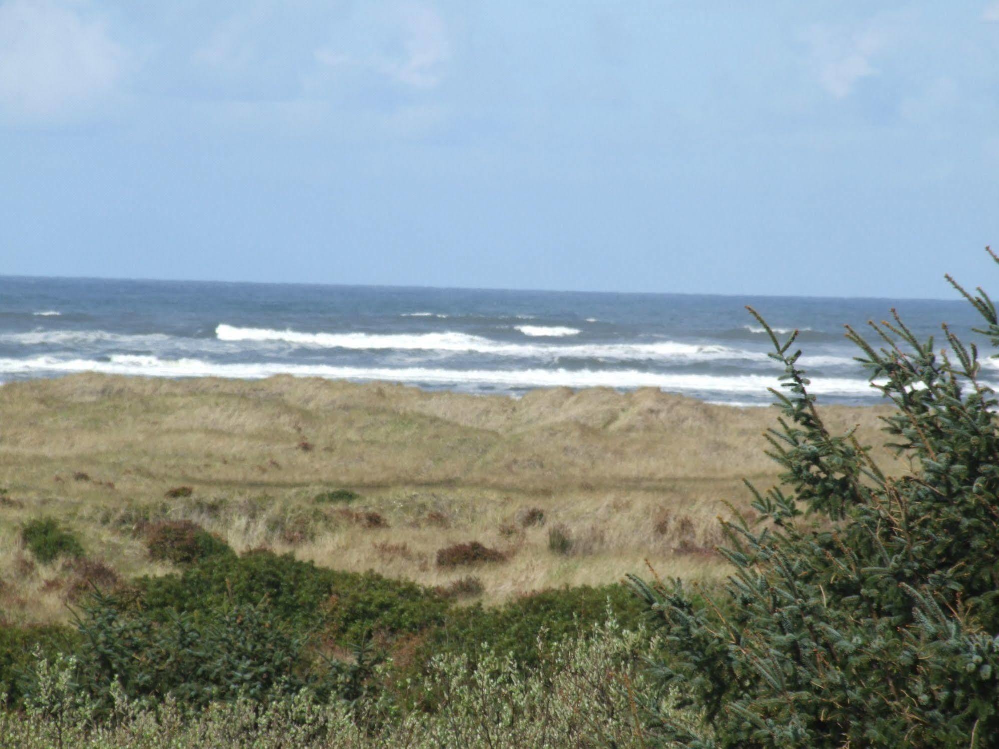 Comfort Inn & Suites Ocean Shores Exterior photo